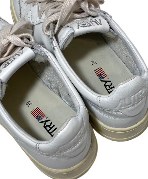 AUTRY（オートリ―）AUTRY (オートリ―) スニーカー ホワイト サイズ:39の古着・服飾アイテム