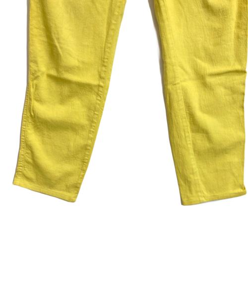 GIANNI VERSACE（ジャンニ・ヴェルサーチ）GIANNI VERSACE (ジャンニ・ヴェルサーチ) バックロゴパッチストレッチデニムパンツ イエロー サイズ:53の古着・服飾アイテム