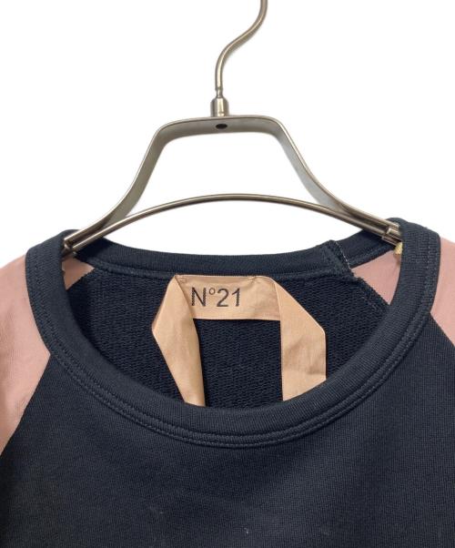 N°21（ヌメロヴェントゥーノ）N°21 (ヌメロヴェントゥーノ) 袖切替ロゴスウェット ピンク サイズ:Sの古着・服飾アイテム