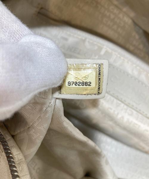 CHANEL（シャネル）CHANEL (シャネル) チョコバー ハンドバッグ ホワイトの古着・服飾アイテム