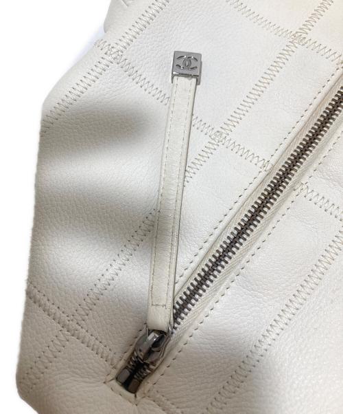CHANEL（シャネル）CHANEL (シャネル) チョコバー ハンドバッグ ホワイトの古着・服飾アイテム
