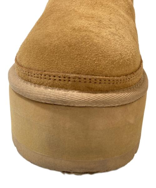 UGG（アグ）UGG (アグ) プラットフォームチェルシーブーツ ベージュ サイズ:25の古着・服飾アイテム