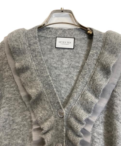 SEVEN TEN by MIHO KAWAHITO（セブン テン バイ ミホ カワヒト）SEVEN TEN by MIHO KAWAHITO (セブン テン バイ ミホ カワヒト) フリルオーガンジーカーディガン ライトグレー サイズ:Sの古着・服飾アイテム