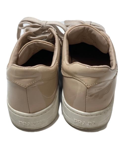 PRADA（プラダ）PRADA (プラダ) ローカットスニーカー ベージュ サイズ:23.5の古着・服飾アイテム