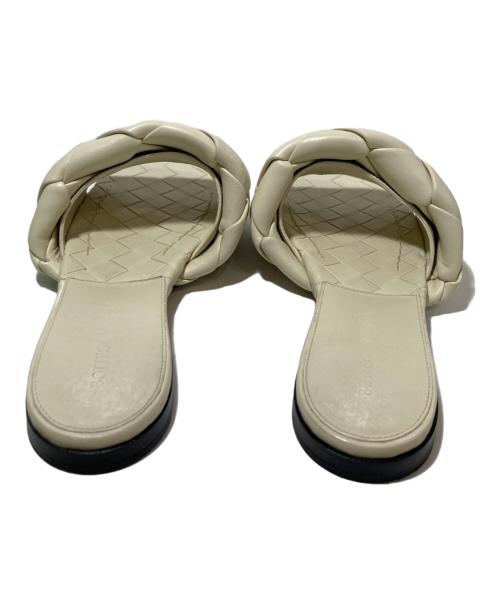 BOTTEGA VENETA（ボッテガベネタ）BOTTEGA VENETA (ボッテガベネタ) フラットサンダル ホワイト サイズ:37　1/2の古着・服飾アイテム