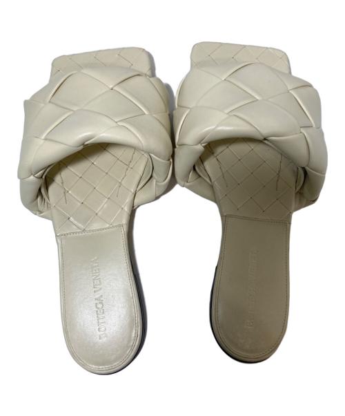BOTTEGA VENETA（ボッテガベネタ）BOTTEGA VENETA (ボッテガベネタ) フラットサンダル ホワイト サイズ:37　1/2の古着・服飾アイテム