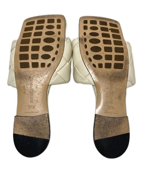 BOTTEGA VENETA（ボッテガベネタ）BOTTEGA VENETA (ボッテガベネタ) フラットサンダル ホワイト サイズ:37　1/2の古着・服飾アイテム