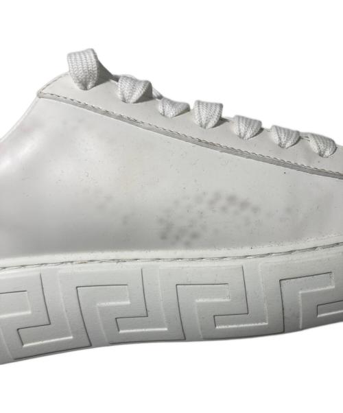 VERSACE（ヴェルサーチェ）VERSACE (ヴェルサーチェ) グレカスマイリングメドゥーサ ホワイト サイズ:24.5の古着・服飾アイテム