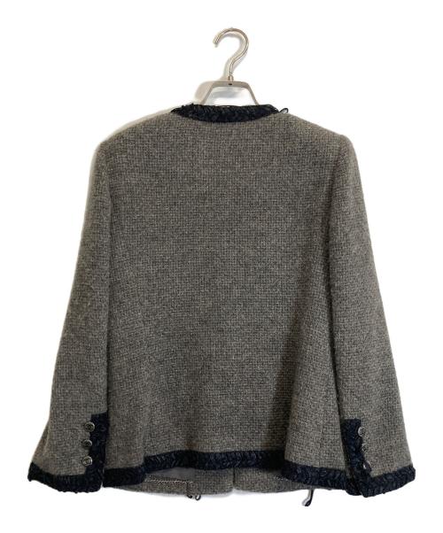 CHANEL（シャネル）CHANEL (シャネル) 袖ココボタンツイードジャケット グレー サイズ:38の古着・服飾アイテム