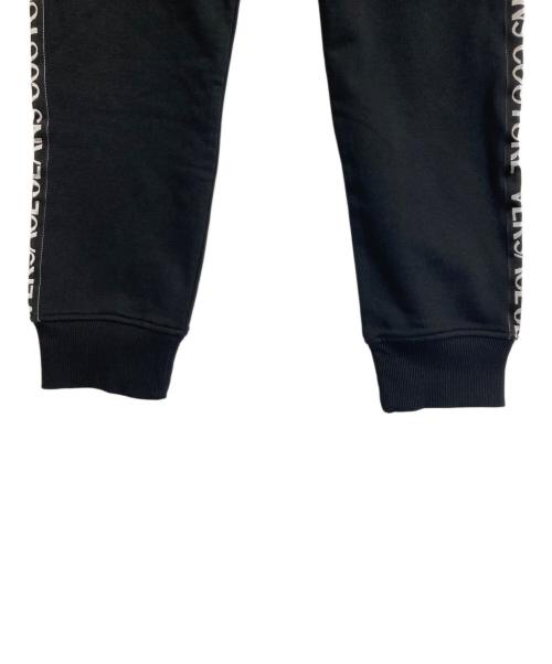 VERSACE JEANS COUTURE（ヴェルサーチ ジーンズクチュール）VERSACE JEANS COUTURE (ヴェルサーチ ジーンズクチュール) サイドラインパンツ ブラック サイズ:Mの古着・服飾アイテム