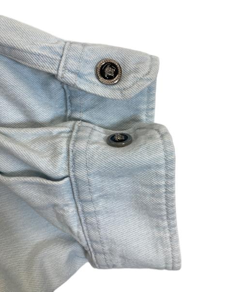 VERSACE（ヴェルサーチェ）VERSACE (ヴェルサーチェ) メデューサボタンデニムジャケット インディゴ サイズ:50の古着・服飾アイテム