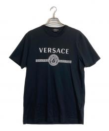 VERSACE（ヴェルサーチェ）の古着「ロゴTシャツ」｜ブラック