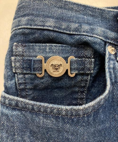 VERSACE（ヴェルサーチェ）VERSACE (ヴェルサーチェ) メデューサボタンデニムパンツ インディゴ サイズ:W30の古着・服飾アイテム