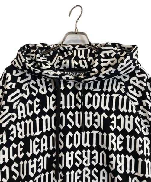 VERSACE JEANS COUTURE（ヴェルサーチ ジーンズクチュール）VERSACE JEANS COUTURE (ヴェルサーチ ジーンズクチュール) ロゴパーカー ブラック サイズ:Mの古着・服飾アイテム