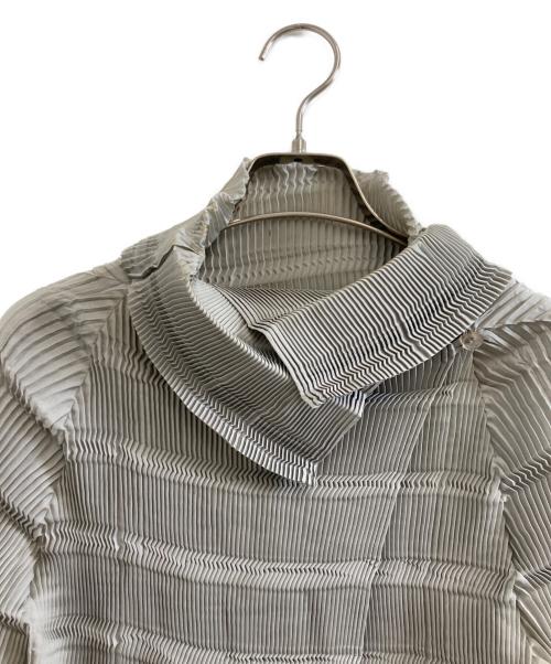 ISSEY MIYAKE（イッセイミヤケ）ISSEY MIYAKE (イッセイミヤケ) カットソー グレー サイズ:記載なしの古着・服飾アイテム