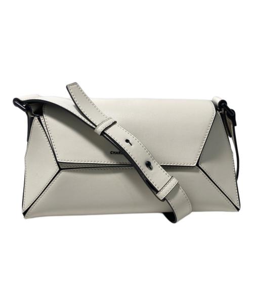 CHARLES & KEITH（チャールズアンドキース）CHARLES & KEITH (チャールズアンドキース) ナスリン ジオメトリックショルダーバッグ ホワイトの古着・服飾アイテム