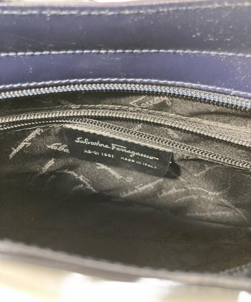 Salvatore Ferragamo（サルヴァトーレ フェラガモ）Salvatore Ferragamo (サルヴァトーレ フェラガモ) ワンショルダーバッグ ネイビーの古着・服飾アイテム