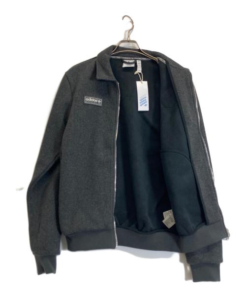 adidas（アディダス）adidas (アディダス) ロゴワッペン フルジップ スイングトップ グレー サイズ:Sの古着・服飾アイテム