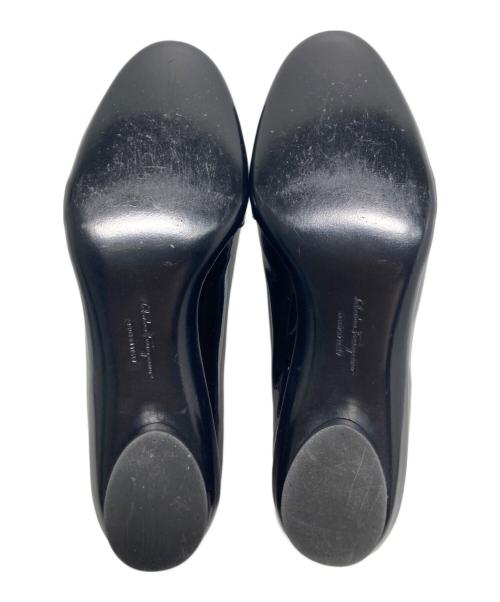 Salvatore Ferragamo（サルヴァトーレ フェラガモ）Salvatore Ferragamo (サルヴァトーレ フェラガモ) エナメルパンプス ブラック サイズ:40の古着・服飾アイテム