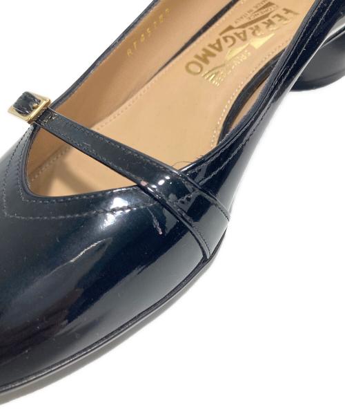 Salvatore Ferragamo（サルヴァトーレ フェラガモ）Salvatore Ferragamo (サルヴァトーレ フェラガモ) エナメルパンプス ブラック サイズ:40の古着・服飾アイテム