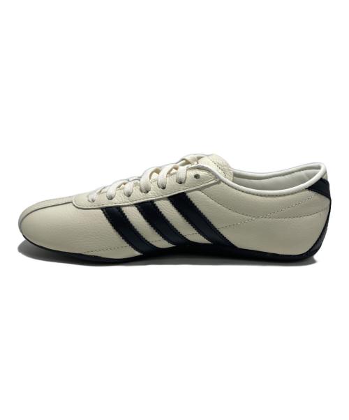 adidas（アディダス）adidas (アディダス) スニーカー アイボリー サイズ:24.5 未使用品の古着・服飾アイテム