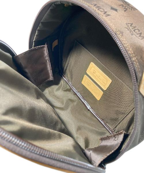 MCM（エムシーエム）MCM (エムシーエム) ヴィセトス ロゴグラム ラウンドハンドバッグ　5246K ブラウンの古着・服飾アイテム