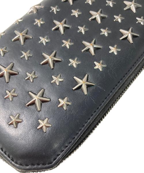 JIMMY CHOO（ジミーチュウ）JIMMY CHOO (ジミーチュウ) スタースタッズラウンドファスナー財布 ブラックの古着・服飾アイテム