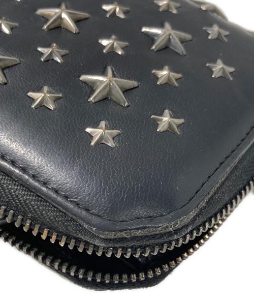 JIMMY CHOO（ジミーチュウ）JIMMY CHOO (ジミーチュウ) スタースタッズラウンドファスナー財布 ブラックの古着・服飾アイテム