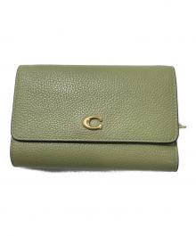 COACH（コーチ）の古着「エッセンシャルミディアムフラップウォレット」｜グリーン
