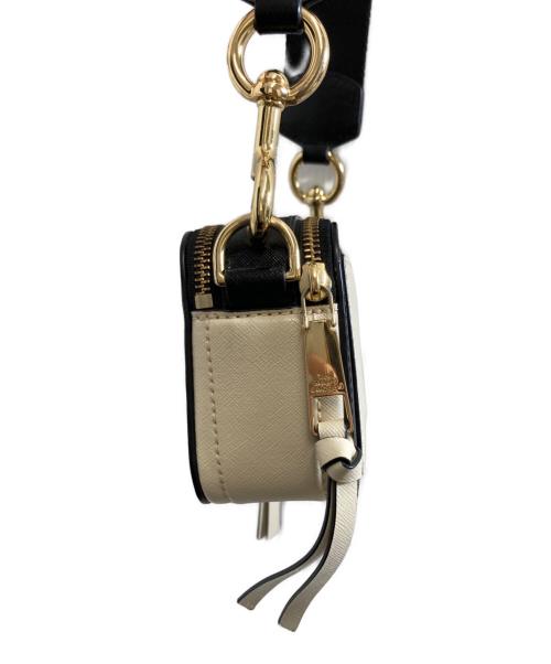 MARC JACOBS（マークジェイコブス）MARC JACOBS (マークジェイコブス) スナップショットショルダーバッグ ベージュの古着・服飾アイテム