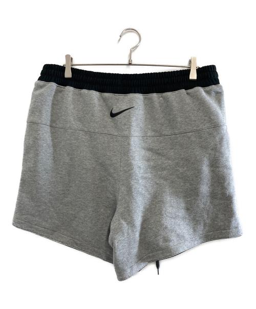 NIKE（ナイキ）NIKE (ナイキ) FEAR OF GOD (フィア・オブ・ゴッド) RG REVERSIBLE SHORT グレー サイズ:Lの古着・服飾アイテム