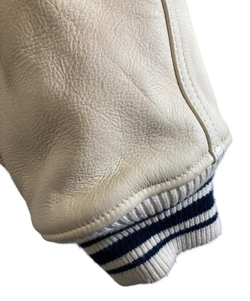 AVIREX（アヴィレックス）AVIREX (アヴィレックス) VARSITY JACKET ベージュ サイズ:Mの古着・服飾アイテム