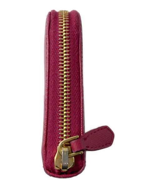 PRADA（プラダ）PRADA (プラダ) サフィアーノレザーラウンドジップウォレット ピンクの古着・服飾アイテム