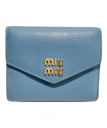 MIU MIU（ミュウミュウ）の古着「ヴィッテロダイノレザーフラップ付折り財布」｜ブラック