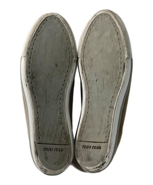 MIU MIU（ミュウミュウ）MIU MIU (ミュウミュウ) スウェードローカットスニーカー ベージュ サイズ:38 1/2の古着・服飾アイテム