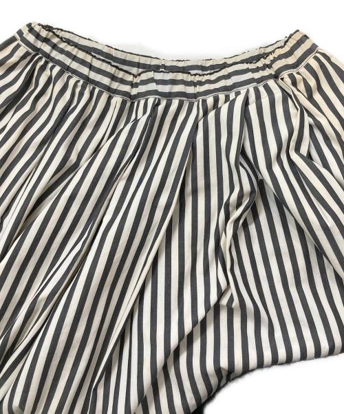 BLACK COMME des GARCONS（ブラックコムデギャルソン）BLACK COMME des GARCONS (ブラックコムデギャルソン) スカート ホワイト サイズ:Mの古着・服飾アイテム