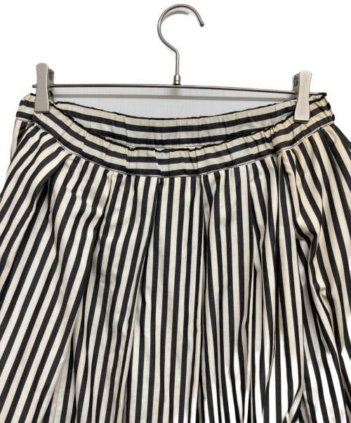 BLACK COMME des GARCONS（ブラックコムデギャルソン）BLACK COMME des GARCONS (ブラックコムデギャルソン) スカート ホワイト サイズ:Mの古着・服飾アイテム