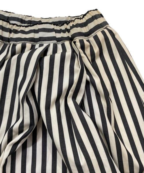 BLACK COMME des GARCONS（ブラックコムデギャルソン）BLACK COMME des GARCONS (ブラックコムデギャルソン) スカート ホワイト サイズ:Mの古着・服飾アイテム