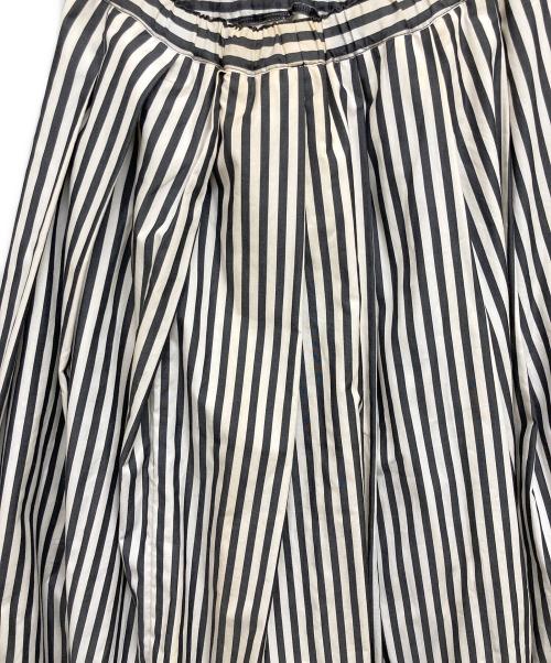 BLACK COMME des GARCONS（ブラックコムデギャルソン）BLACK COMME des GARCONS (ブラックコムデギャルソン) スカート ホワイト サイズ:Mの古着・服飾アイテム