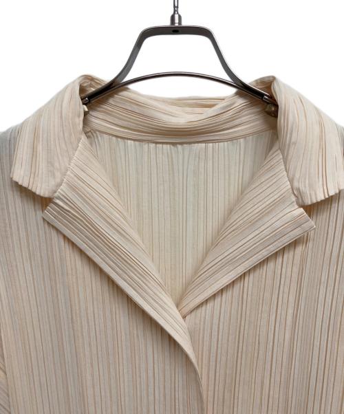 ISSEY MIYAKE FETE（イッセイミヤケフェット）ISSEY MIYAKE FETE (イッセイミヤケフェット) プリーツジャケット アイボリー サイズ:SIZEMの古着・服飾アイテム