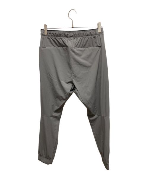 F.C.R.B（エフシーアールビー）F.C.R.B (エフシーアールビー) 4WAY STRETCH TRACK PANTS グレー サイズ:Sの古着・服飾アイテム