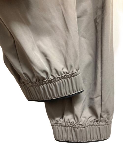 F.C.R.B（エフシーアールビー）F.C.R.B (エフシーアールビー) 4WAY STRETCH TRACK PANTS グレー サイズ:Sの古着・服飾アイテム