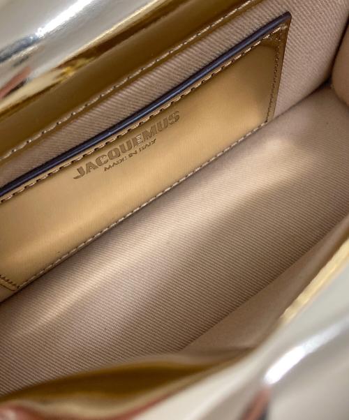 jacquemus（ジャックムス）jacquemus (ジャックムス) metallic leather Rond Carre Clutch ゴールドの古着・服飾アイテム