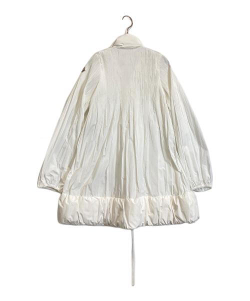 MONCLER（モンクレール）MONCLER (モンクレール) sacai (サカイ) SIZUKAプリーツコート ホワイトの古着・服飾アイテム