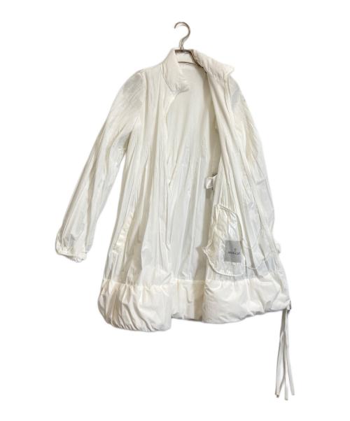 MONCLER（モンクレール）MONCLER (モンクレール) sacai (サカイ) SIZUKAプリーツコート ホワイトの古着・服飾アイテム