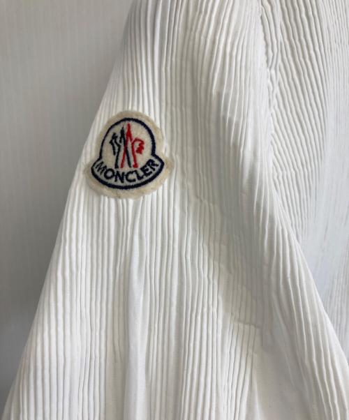 MONCLER（モンクレール）MONCLER (モンクレール) sacai (サカイ) SIZUKAプリーツコート ホワイトの古着・服飾アイテム
