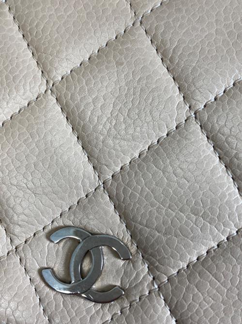CHANEL（シャネル）CHANEL (シャネル) マトラッセチェーンショルダーウォレット ベージュの古着・服飾アイテム