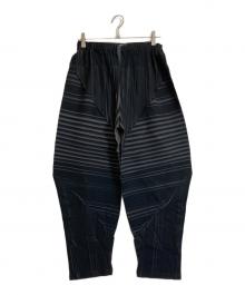 ISSEY MIYAKE（イッセイミヤケ）の古着「Rhythmical Pleats Trousers」｜ブラック