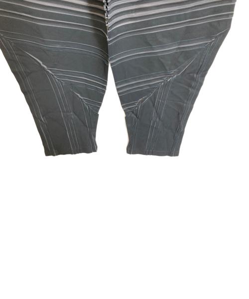 ISSEY MIYAKE（イッセイミヤケ）ISSEY MIYAKE (イッセイミヤケ) Rhythmical Pleats Trousers ブラック サイズ:2の古着・服飾アイテム