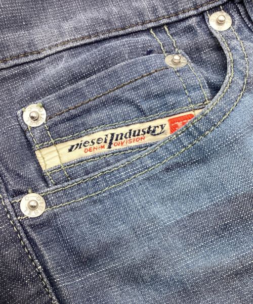 DIESEL（ディーゼル）DIESEL (ディーゼル) デニムパンツ　ジーンズ　ブーツカット ブルー サイズ:W27の古着・服飾アイテム